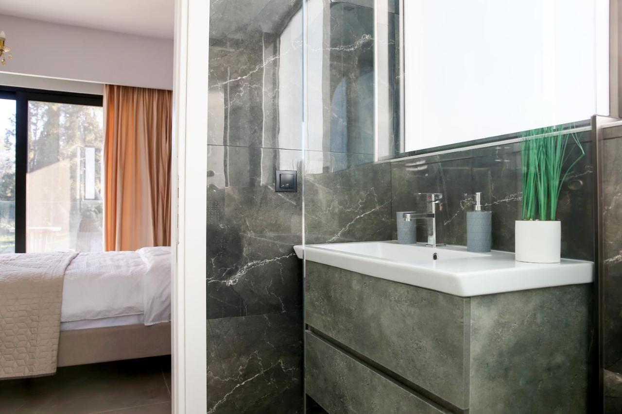 Rans Luxury & In Corfu With Swimming Pool Βίλα Γουβιά