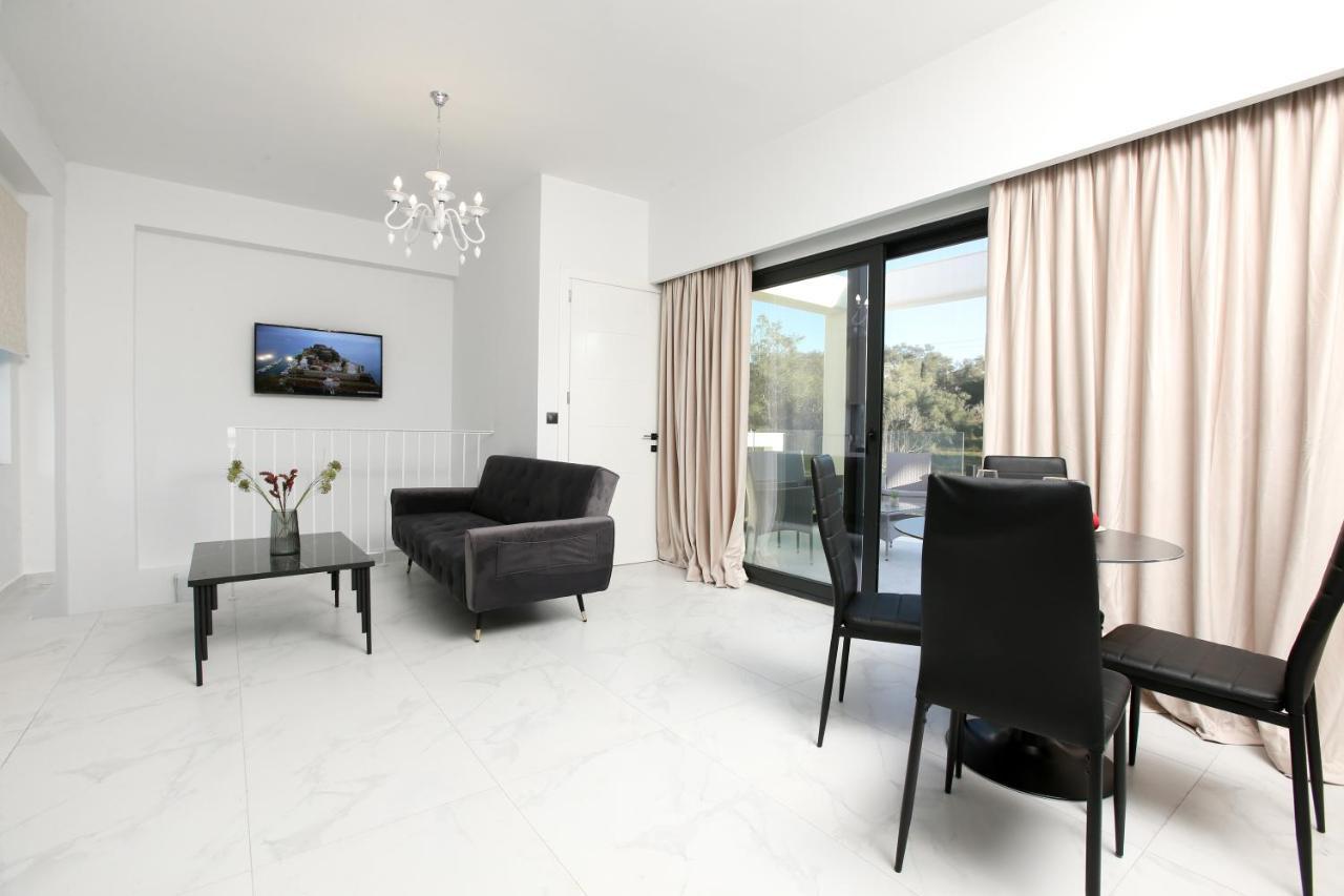Rans Luxury & In Corfu With Swimming Pool