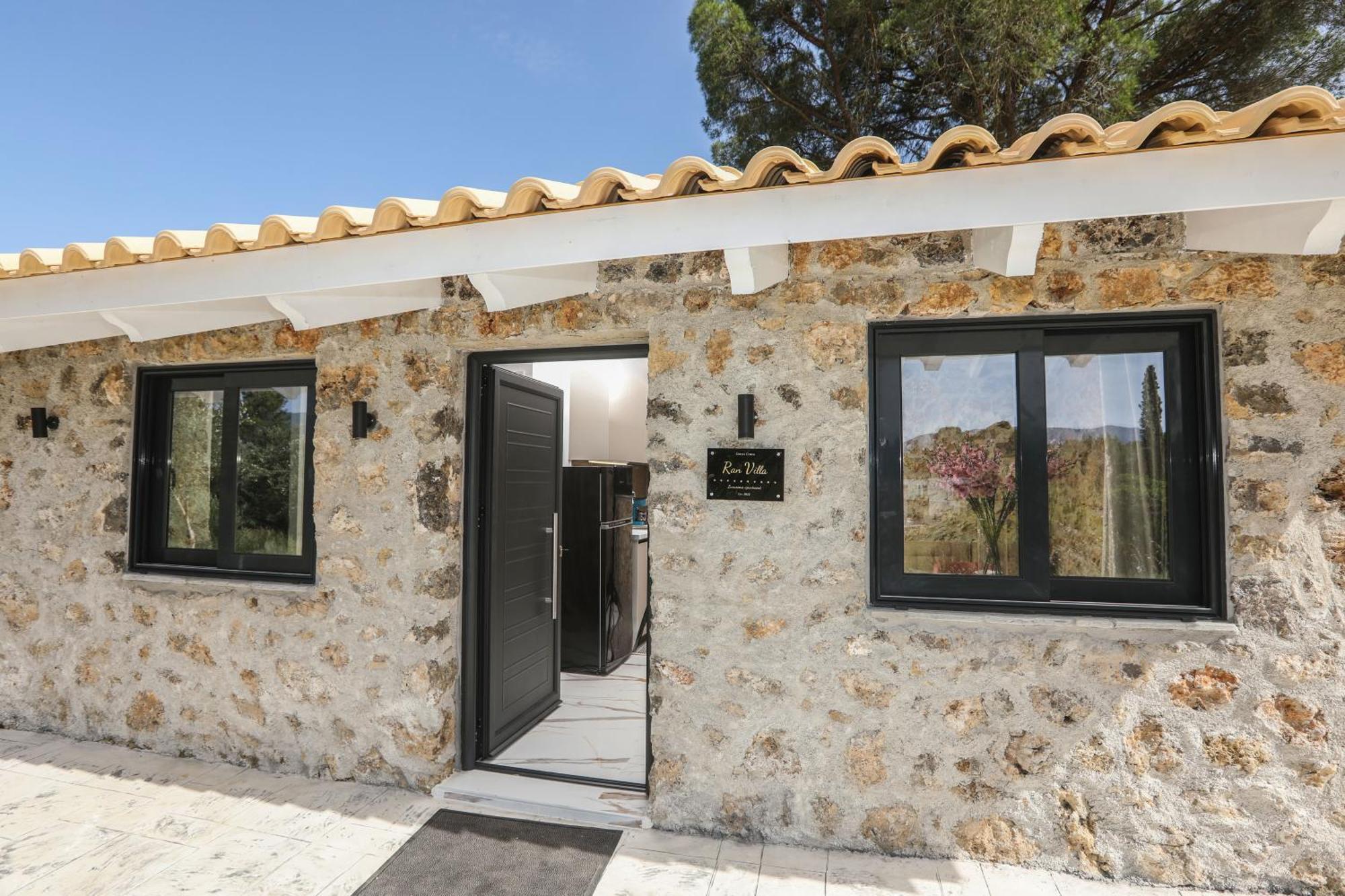 Rans Luxury & In Corfu With Swimming Pool Gouvia